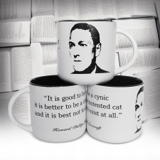 H.P. Lovecraft: „It is good to be a cynic — it is better to be a contented cat — and it is best not to exist at all.” | Kubek ceramiczny 350 ml