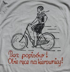 „Bez popisów! Obie ręce na kierownicy!” (retro-rowerzystka, 1932 r.) | Koszulka damska